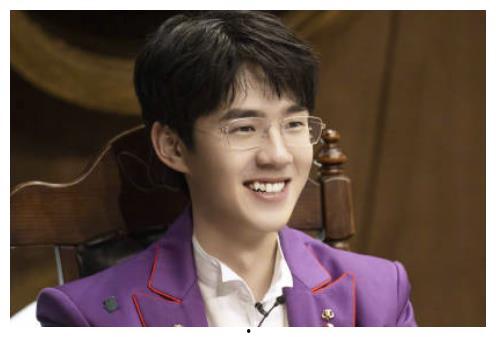 娱乐吃瓜男明星做头发,吃瓜群众揭秘男明星发型大变脸